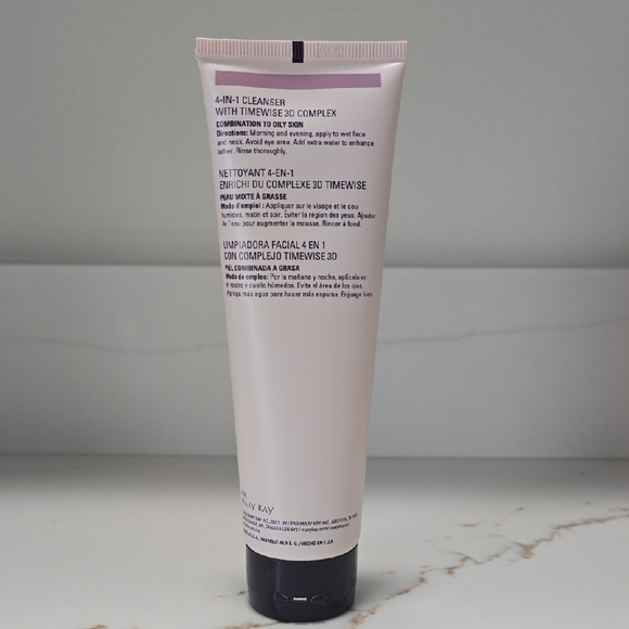 Mary Kay Timewise Cleanser in Soft Pink - Picture 2 of 3